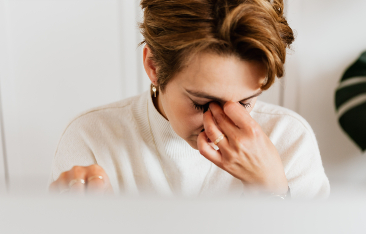 Annyira stresszes állapotban vagyok, hogy már csalánkiütések jelennek meg rajtam.