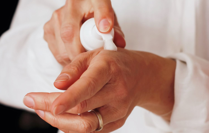 Kako negovati suvu kožu? Saveti dermatologa