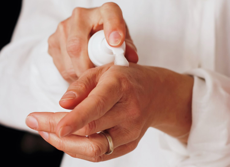 Kako negovati suvu kožu? Saveti dermatologa